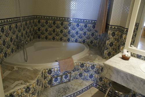 穆拉迪门扎酒店的一间浴室