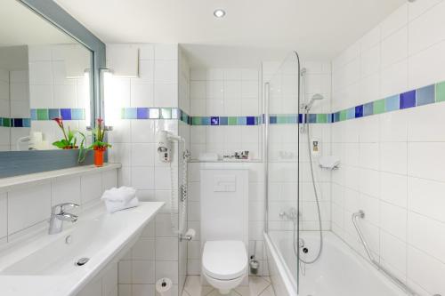 美居酒店南慕尼黑展览会店的一间浴室