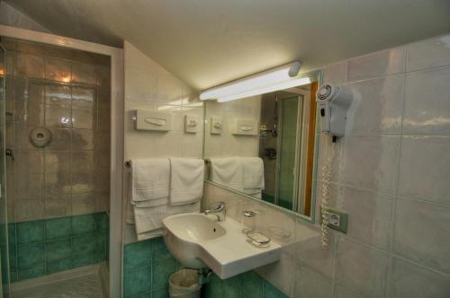 加拉加斯酒店的一间浴室
