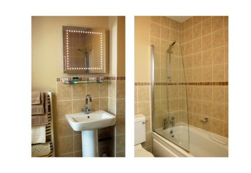 弗利特多克海滩旅馆的浴室的两张照片,配有水槽和淋浴