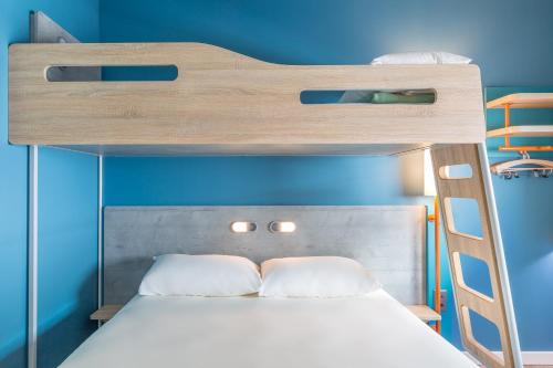 日内瓦宜必思经济型机场酒店客房内的一张或多张双层床