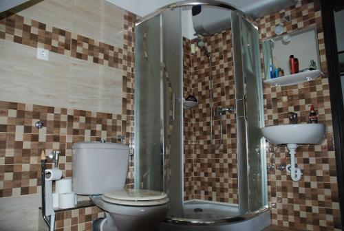 热代翁坦亚宾馆的一间浴室