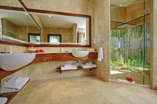 Pacific Resort Aitutaki - Adults Only的一间浴室