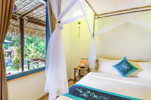 安邦海滩欢乐村山林小屋客房内的一张或多张床位
