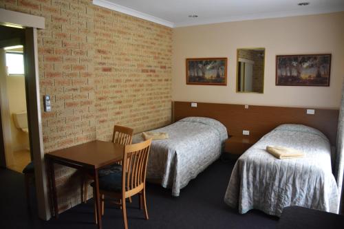 Mount Barker Valley Views Motel & Chalets, Western Australia客房内的一张或多张床位