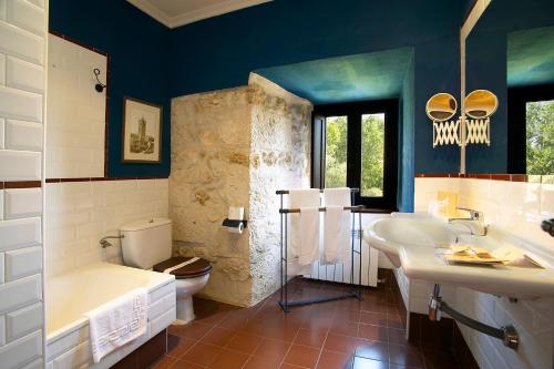 Hotel Real Monasterio de San Zoilo的一间浴室