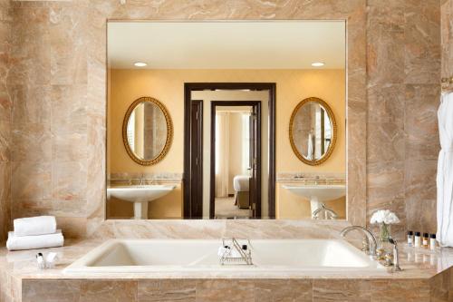 杜邦酒店的一间浴室