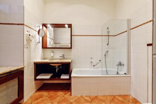 布尔诺大酒店的一间浴室