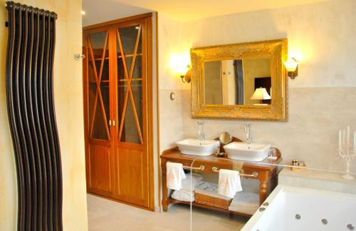 塞尔瓦安希尔斯酒店的一间浴室