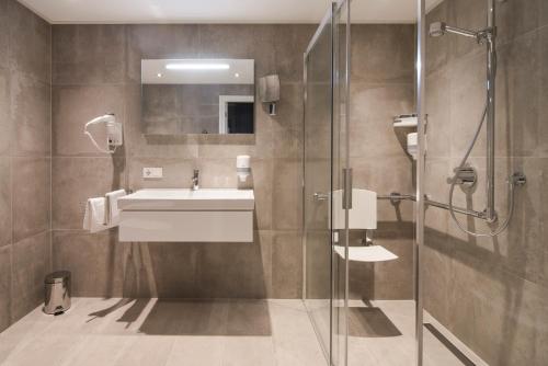 宁斯佩特霍夫万酒店的一间浴室