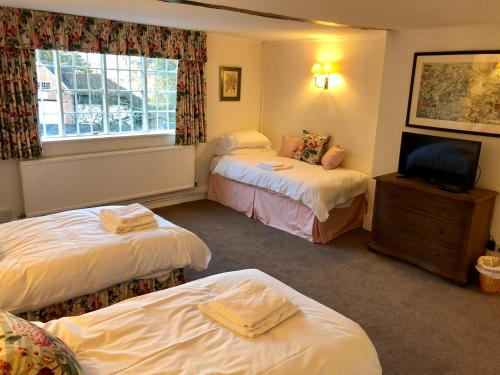 The Dorset Arms Cottage & Pub Rooms客房内的一张或多张床位