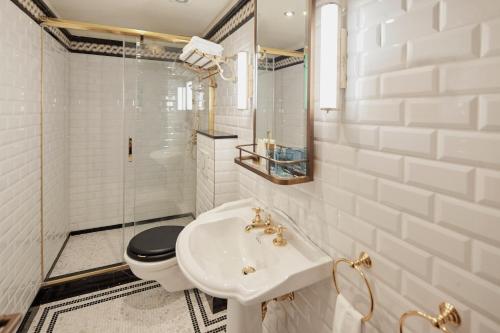 卡拉斯之家酒店的一间浴室