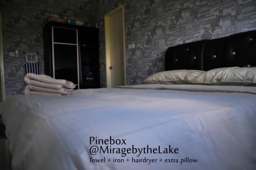 PineBox Cyberjaya客房内的一张或多张床位