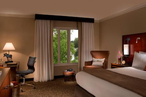 安克雷奇湖畔酒店客房内的一张或多张床位