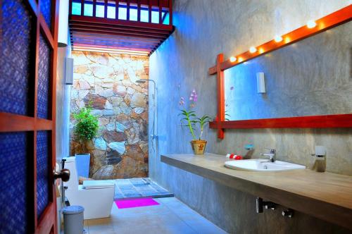 库鲁巴别墅木屋的一间浴室