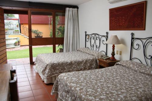 Hotel Hacienda客房内的一张或多张床位