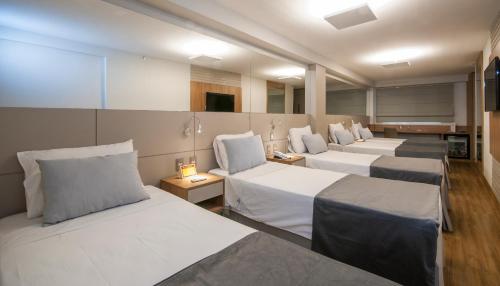 科帕卡巴纳大西洋酒店客房内的一张或多张床位