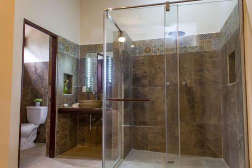 Hotel Maculís的一间浴室