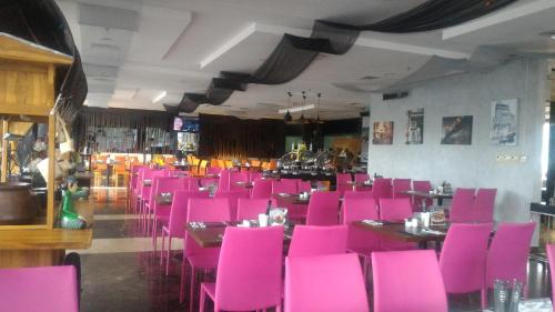 Neo Hotel Mangga Dua by ASTON餐厅或其他用餐的地方