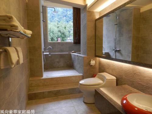谷關明高溫泉 Mingao Hot Spring Resort的一间浴室