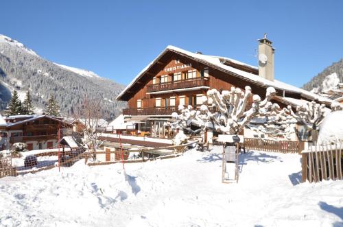 莱孔塔米讷蒙茹瓦乐克里斯丁亚那酒店的雪地滑雪小屋