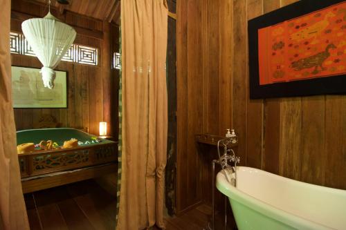 Soriyabori Villas Resort的一间浴室