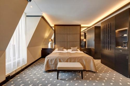 诺普尔卢塞恩酒店客房内的一张或多张床位