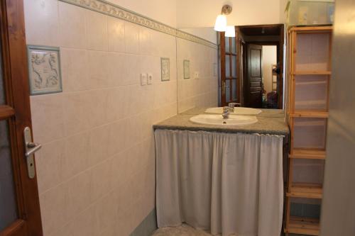 拉宝热拉卡萨孔提住宿加早餐酒店的一间浴室