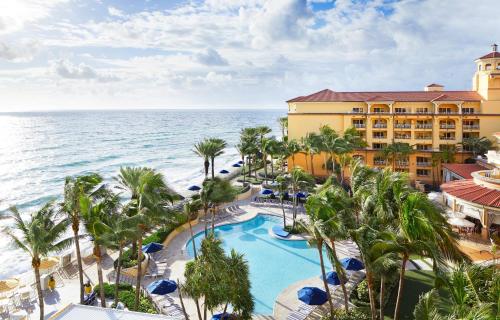 棕榈滩水棕榈海滩度假酒店暨Spa的享有度假村和海洋的空中景致