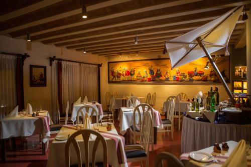 拉巴斯罗萨里奥酒店餐厅或其他用餐的地方
