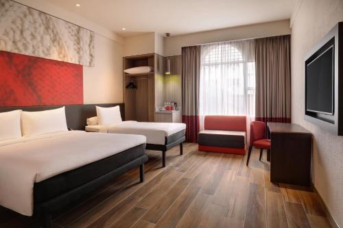 马六甲宜必思酒店客房内的一张或多张床位