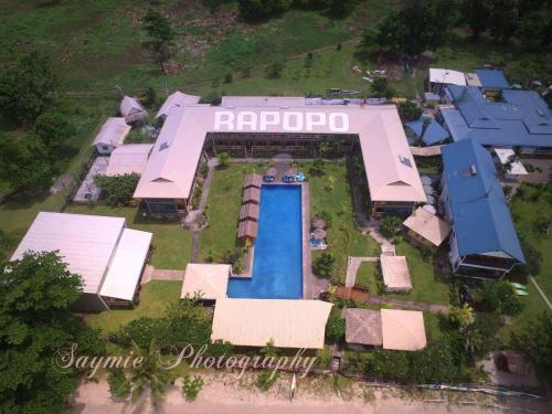 科科波拉波波种植园度假村的享有带游泳池的房屋的空中景致