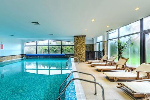 Hotel Bansko SPA & Holidays - Free Parking内部或周边的泳池