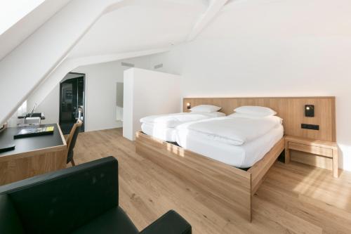 ABC瑞士优质酒店客房内的一张或多张床位