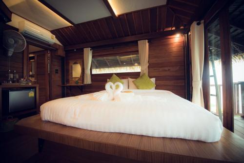 潘瓦利绿茵度假村客房内的一张或多张床位