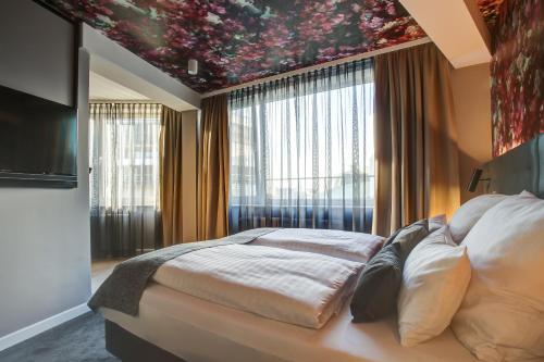 NYCE Hotel Hamburg City客房内的一张或多张床位