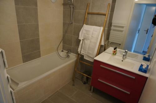 Appartement Forum Reims的一间浴室