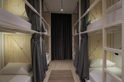 平托青旅客房内的一张或多张双层床