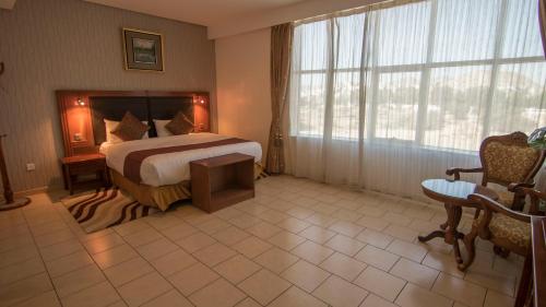 萨迪姆阿尔法套房酒店客房内的一张或多张床位