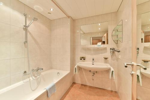 贝格海姆酒店的一间浴室
