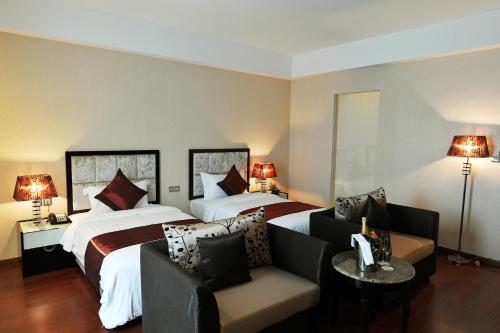 达拉机场酒店客房内的一张或多张床位