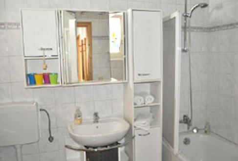 阿坎德霍夫库尔茨酒店的一间浴室