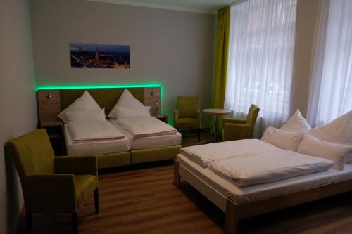 明科斯城市酒店客房内的一张或多张床位