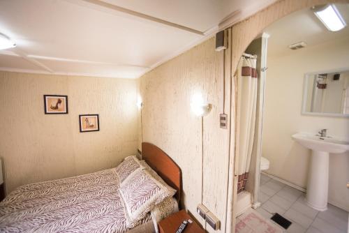 Si Hotel客房内的一张或多张床位