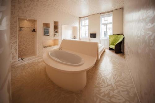 瑞陶斯伟恩与设计酒店的一间浴室