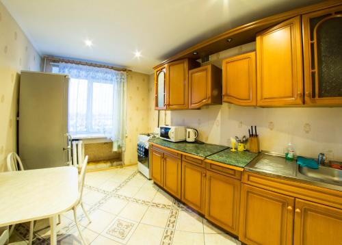 RENT-сервис Apartment Serova的厨房或小厨房