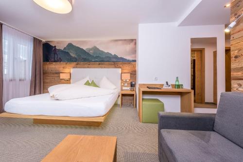 M&M山区度假酒店客房内的一张或多张床位
