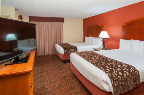 Governors Suites Hotel Oklahoma City Airport Area客房内的一张或多张床位