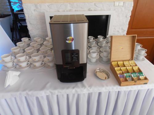 Restauracja "AS"- Noclegi的咖啡和沏茶工具