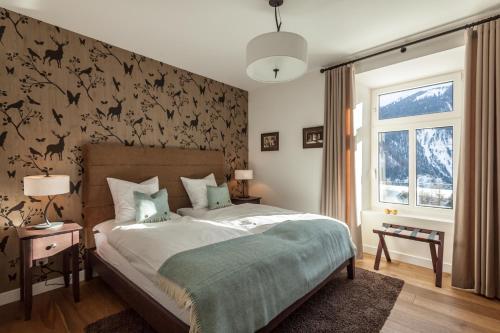 Boutique-Hotel Garni Bellevue Davos Wiesen客房内的一张或多张床位